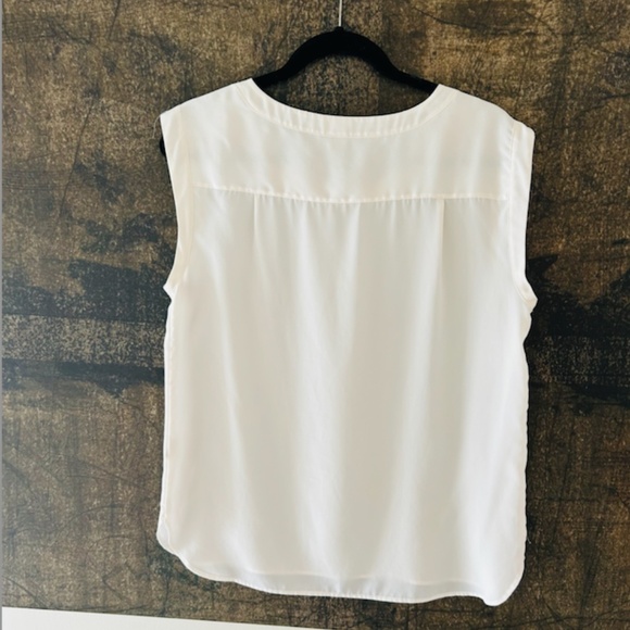 🤍J.Crew Classic White Shell – Size M 🤍 - Picture 2 of 6